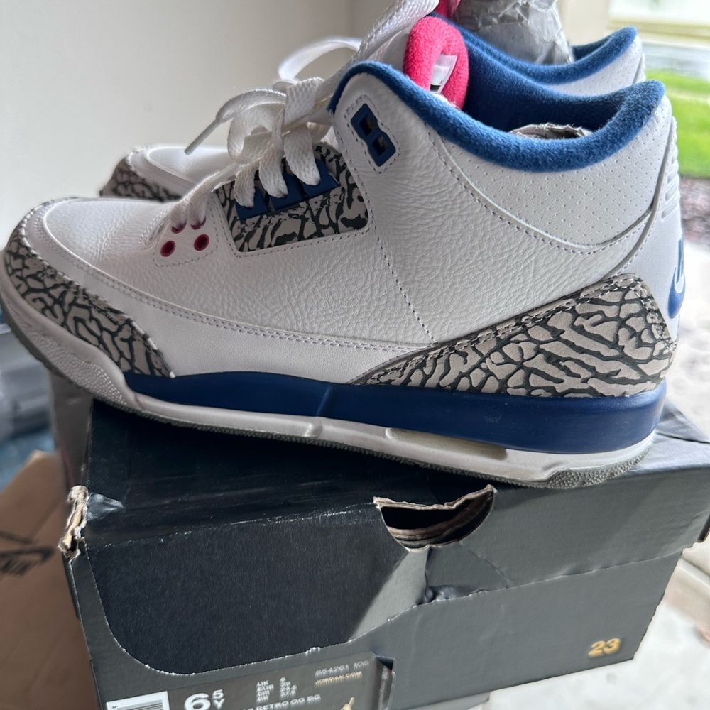 Nike Kids White and Navy Sneakers